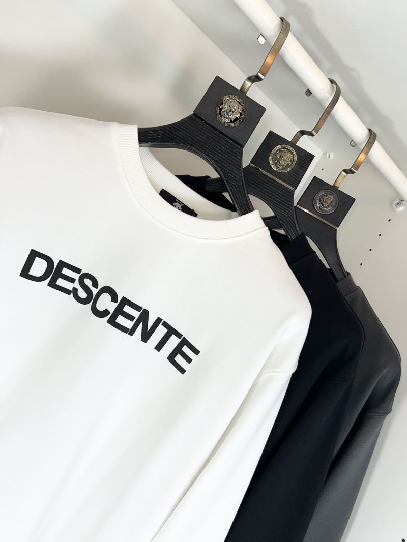 Descente Hoodies